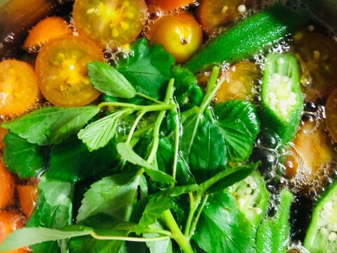 オクラ　トマト　モロヘイヤの夏野菜スープ